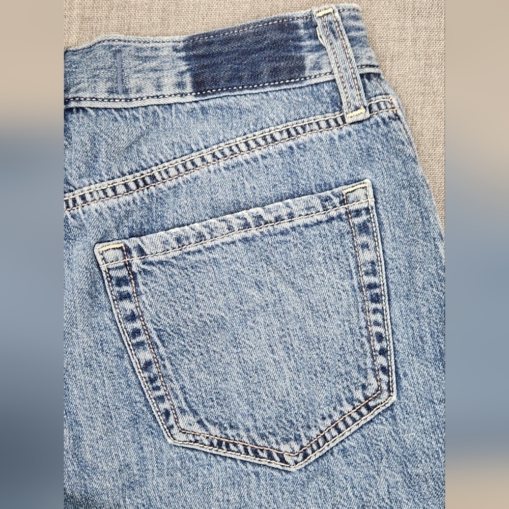 Hollister Ultra High-Rise 90s Distressed Style Shorts 100% Cotton. 0 - Picture 10 of 10